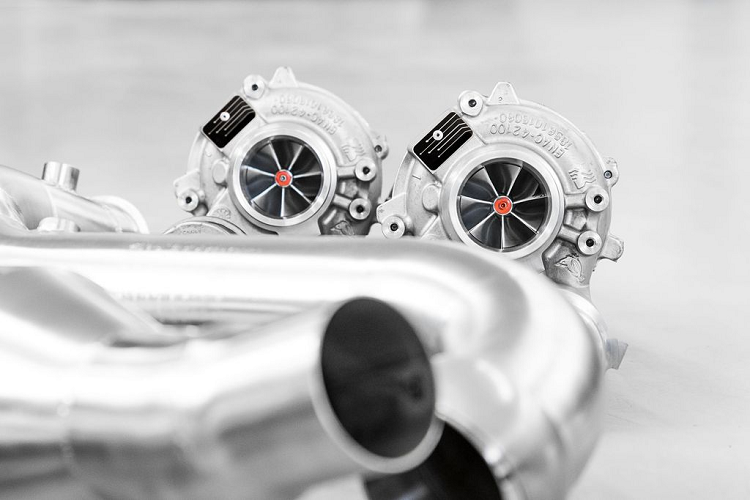 Ngoài ra, nhà độ cũng tự tin về khả năng tạo ra khối công suất lên tới hơn 800 mã lực trên AMG GT R Roadster. Tuy nhiên, Wheelsandmore đã gạt bỏ ý định này vì lo ngại ảnh hưởng tới khả năng kiểm soát của chiếc coupe mui trần.