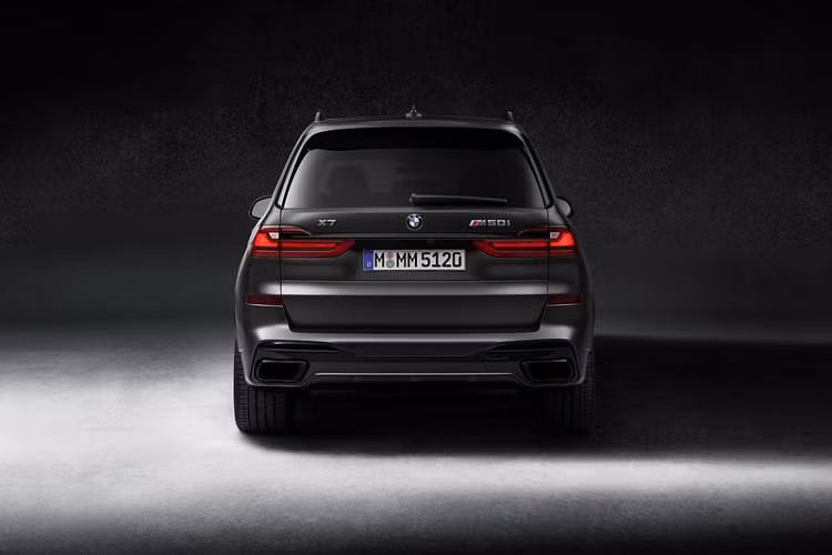 Trong khi đó, giá xe BMW X7 Dark Shadow Edition bản M50i có mức bán cao hơn, từ 215.900 đô la Úc (khoảng 3,7 tỷ đồng) và xe sử dụng động cơ xăng tăng áp kép V8 4.4L cho công suất 523 mã lực cùng mô-men xoắn cực đại 750 Nm.