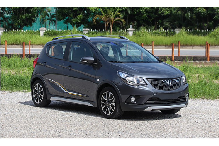  3. VinFast Fadil: 1.851 xe VinFast Fadil tiếp tục là mẫu xe hạng A bán chạy nhất phân khúc 2 tháng liên tiếp và vươn lên vị trí thứ 3 trong số 10 xe ăn khách nhất tháng. Doanh số tháng 10/2020 của Fadil là 1.851 xe, tăng 336 xe so với tháng trước.