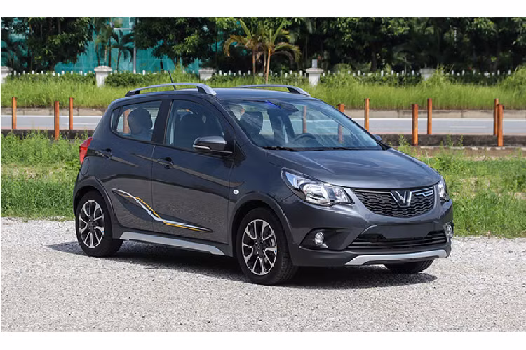  3. VinFast Fadil: 1.851 xe VinFast Fadil tiếp tục là mẫu xe hạng A bán chạy nhất phân khúc 2 tháng liên tiếp và vươn lên vị trí thứ 3 trong số 10 xe ăn khách nhất tháng. Doanh số tháng 10/2020 của Fadil là 1.851 xe, tăng 336 xe so với tháng trước.