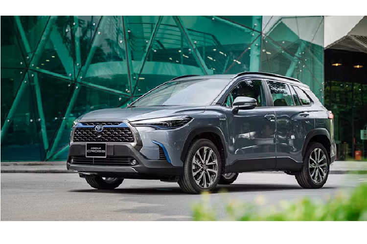  8. Toyota Corolla Cross: 1.548 xe Sau khoảng 3 tháng ra mắt thị trường ôtô Việt Nam, tân binh Toyota Corolla Cross đã góp mặt vào Top 10 ôtô bán chạy nhất với 1.548 xe bán ra trong tháng 10/2020, tăng 394 xe so với tháng 9/2020.