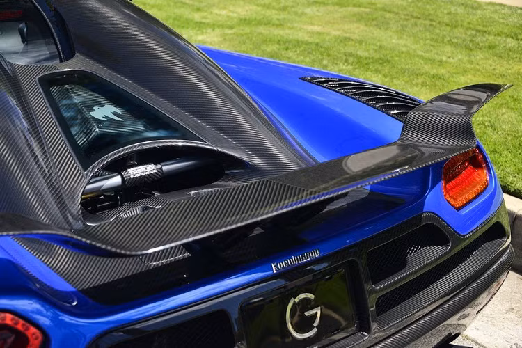 Ở thời điểm rao bán, chiếc xe mới chỉ vận hành trên quãng đường khoảng hơn 6000km. Với một chiếc xe được sản xuất từ khoảng 7 năm về trước, Agera HH là còn rất mới và là một trong những chiếc xe mà bất cứ người mê xe nào cũng ao ước.