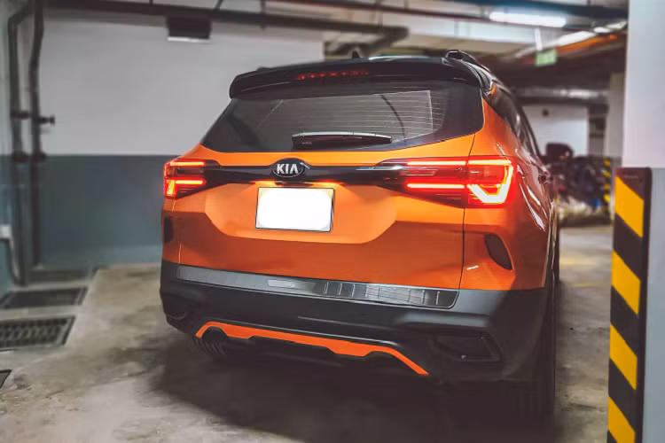 Nhìn chung, việc “trang điểm” cho xe này bằng mâm mới và dán một số chi tiết ngoại thất là một cách chơi khá đơn giản và tiết kiệm cho chủ xe. Thậm chí nếu chán, người dùng hoàn toàn có thể trả về “zin” bất kỳ lúc nào.