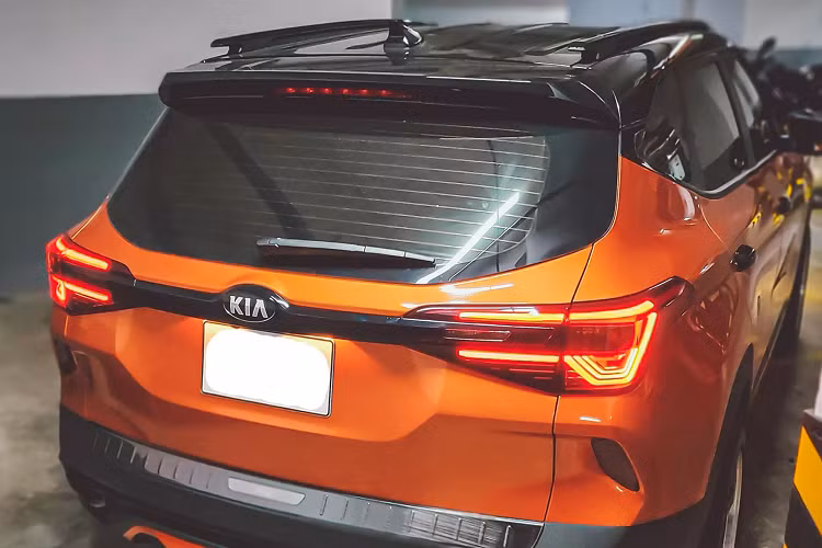 Kia Seltos sử dụng động cơ 4 cyl thẳng hàng dung tích 1.4L tăng áp cho công suất tối đa 138 mã lực tại 6.000 vòng/phút và mô-men xoắn cực đại 242Nm đạt được trong dải vòng tua từ 1.500 – 3.200 vòng/phút.