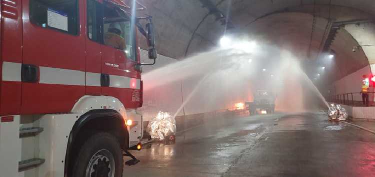 Xu ly tinh huong chay xe trong ham Deo Ca trong vong 15 phut