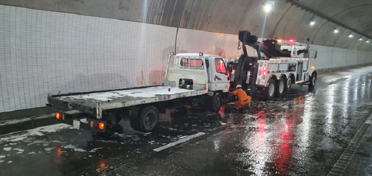 Xu ly tinh huong chay xe trong ham Deo Ca trong vong 15 phut-Hinh-5