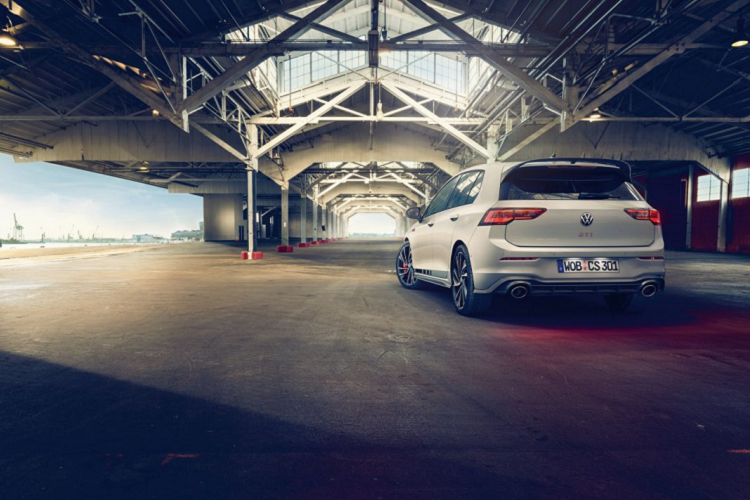  Giá xe Volkswagen Clubsport Golf GTI và thời điểm bán ra của Golf GTI Clubsport hiện chưa được nhà sản xuất ôtô Đức công bố.