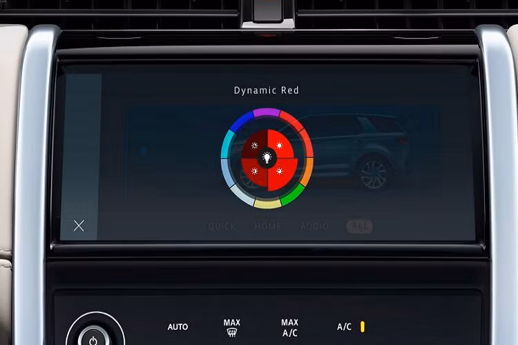 Land Rover Discovery Sport 2021 sẽ sở hữu cho mình phiên bản đặc biệt Black Edition, được xây dựng trên cấu hình R-Dynamic S. Bản đặc biệt này sẽ được bán ra với năm màu sơn ngoại thất gồm: Namib Orange, Carpathian Grey, Firenze Red, Yulong White và màu sơn Hakuba Silver hoàn toàn mới.