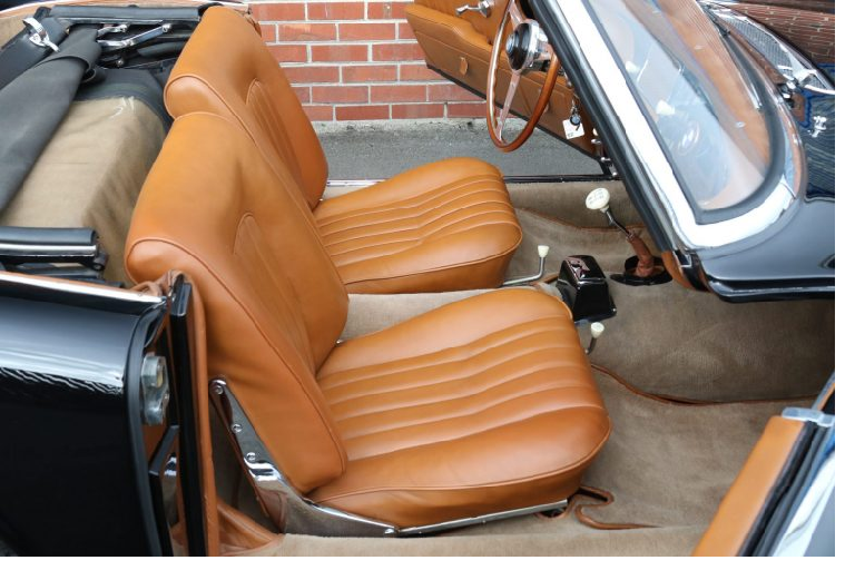 Chiếc BMW 507 màu đen tuyệt đẹp này thuộc thế hệ thứ 2 (Series II) và đã được bán tại Rome vào năm 1957. Chiếc xe mang số khung 70077 và mới chỉ vận hành trên quãng đường khoảng 14000 km kể từ khi xuất xưởng.