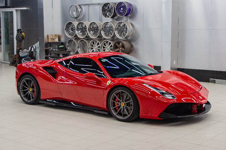 Xe đã được hiệu chỉnh ECU, giúp công suất tăng thêm 100 mã lực, đạt mức 770 mã lực. Mức giá độ xe Ferrari 488 GTB SVR khoảng 30.000 USD.