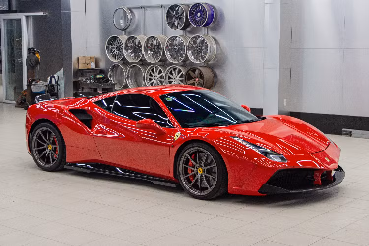 Xe đã được hiệu chỉnh ECU, giúp công suất tăng thêm 100 mã lực, đạt mức 770 mã lực. Mức giá độ xe Ferrari 488 GTB SVR khoảng 30.000 USD.