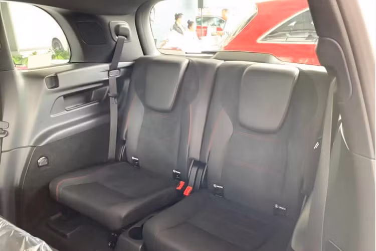 Mercedes-Benz GLB 200 AMG là một lựa chọn mới dành cho khách Việt có nhu cầu sở hữu xe sang, 7 chỗ ngồi với giá dưới 2 tỷ đồng.