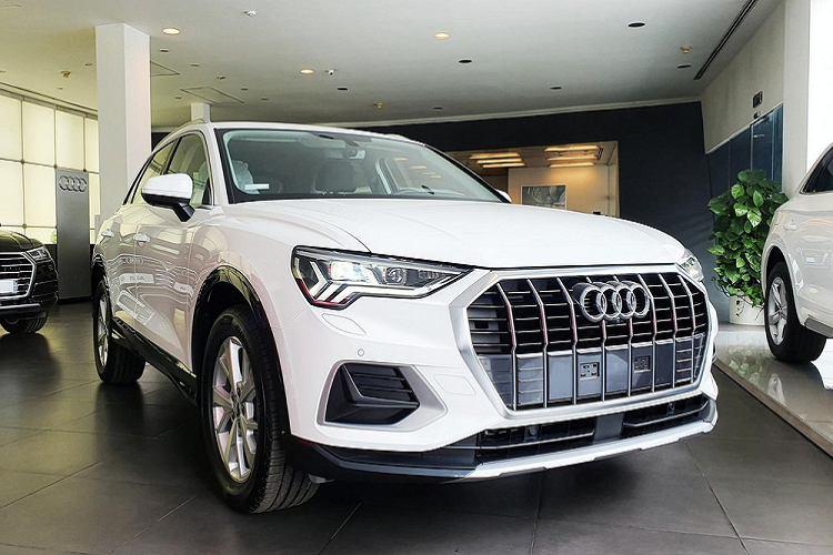 Tại triển lãm VMS 2019 diễn ra vào cuối năm ngoái, Audi Việt Nam đã giới thiệu dòng SUV hạng sang cỡ nhỏ Q3 với người tiêu dùng trong nước. Tuy nhiên, mãi đến nay, Audi Q3 2020 mới nhập khẩu mới được đưa về..