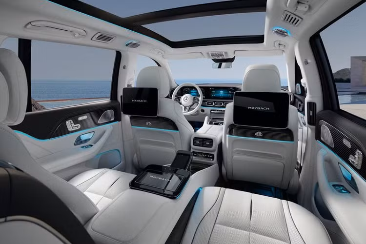 Đó là còn chưa kể những trang bị "truyền thống" khác của Mercedes như hệ thống âm thanh vòm Burmester 3D và hai màn hình 12,3 inch.