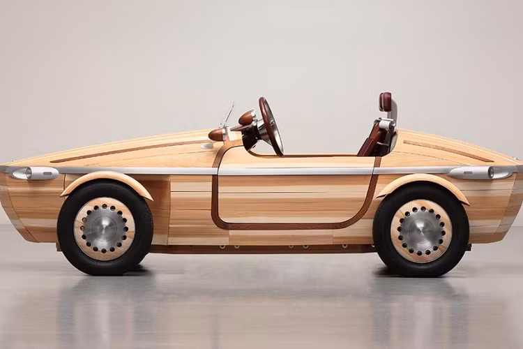 Đối với chất liệu gỗ làm nên chiếc xe, Toyota nói rằng vì gỗ sẽ thay đổi theo thời gian, tùy thuộc vào nơi cất giữ và cách thức sử dụng, vậy nên họ đã cẩn thận lựa chọn gỗ tuyết tùng Nhật Bản cho các tấm ốp ngoại thất và gỗ phong Nhật Bản cho phần khung. Các nghệ nhân của Toyota cũng quyết định sử dụng kỹ thuật làm mộc truyền thống Nhật Bản được gọi là “okuriari” thay vì sử dụng máy khoan hiện đại.