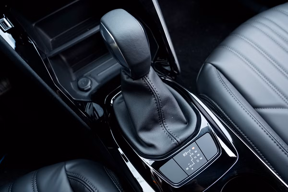 Các công nghệ an toàn chủ động/ thụ động bao gồm: tính năng như cảm biến va chạm phía trước và sau, camera lùi, hỗ trợ khởi hành ngang dốc. Phiên bản GT Line được trang bị thêm các tính năng hỗ trợ an toàn nâng cao gồm: nhận diện biển báo tốc độ, cảnh báo người lái mất tập trung, hỗ trợ giữ làn đường, cảnh báo điểm mù thông minh, 6 túi khí và đặc biệt là hệ thống phanh an toàn chủ động.