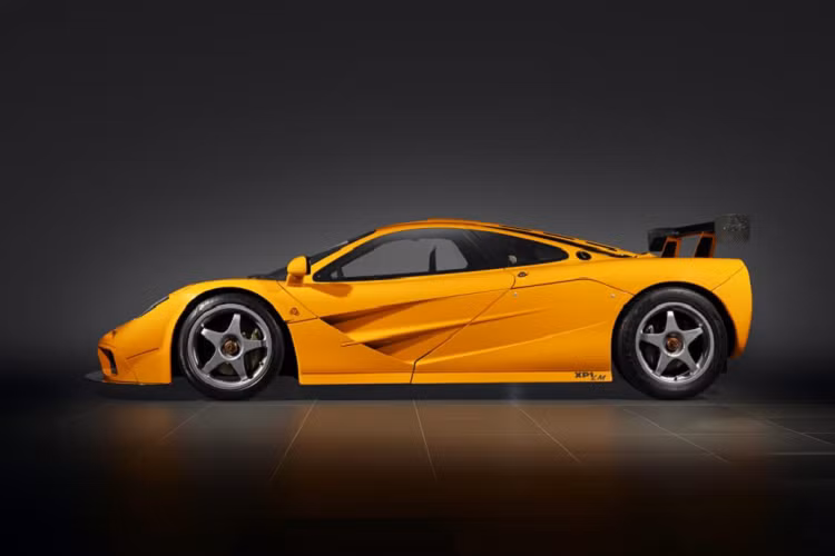 Chiếc xe được bán với 5 chiếc bản thương mại cùng 1 chiếc prototype được lưu giữ tại nhà máy tới tận bây giờ. Chiếc xe này đã được Giám đốc điều hành của thương hiệu McLaren, Ron Dennis hứa thưởng tay đua Công thức 1 Lewis Hamilton nếu anh giành được hai danh hiệu Giải vô địch Thế giới Công thức Một.