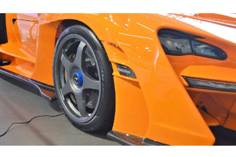 McLaren gần đây đã cho ra mắt hai phiên bản McLaren Senna LM và McLaren Senna Can-Am, được biết đến là những chiếc Senna GTR “phiên bản đường phố”. Đặc biệt hơn, Senna LM được sản xuất với số lượng cực kì giới hạn.