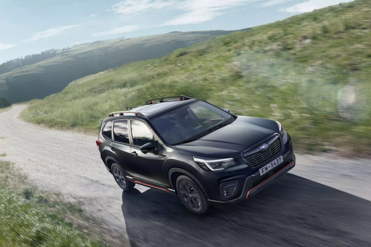 Nhìn tổng quan, Forester Edition Sport40 mang đến cái nhìn không quá mới lạ nhưng đồng thời cũng mang những nét chấm phá đầy màu sắc từ trong ra ngoài.