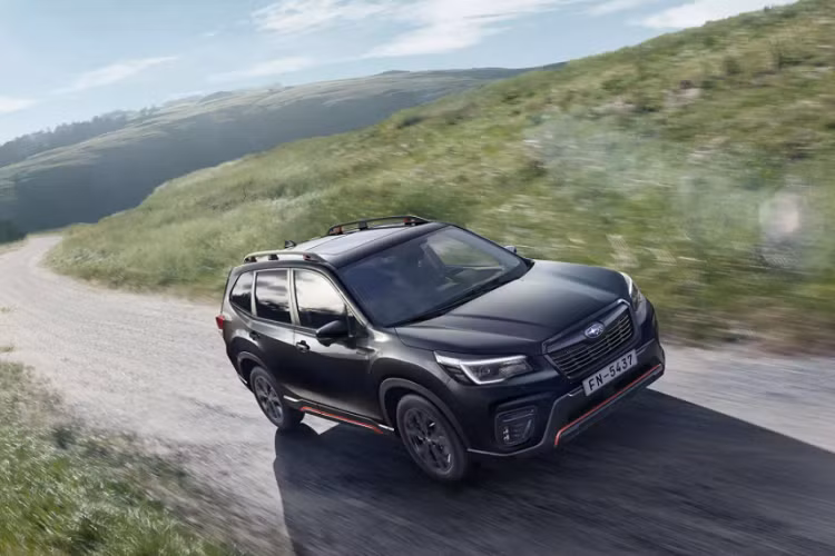 Nhìn tổng quan, Forester Edition Sport40 mang đến cái nhìn không quá mới lạ nhưng đồng thời cũng mang những nét chấm phá đầy màu sắc từ trong ra ngoài.