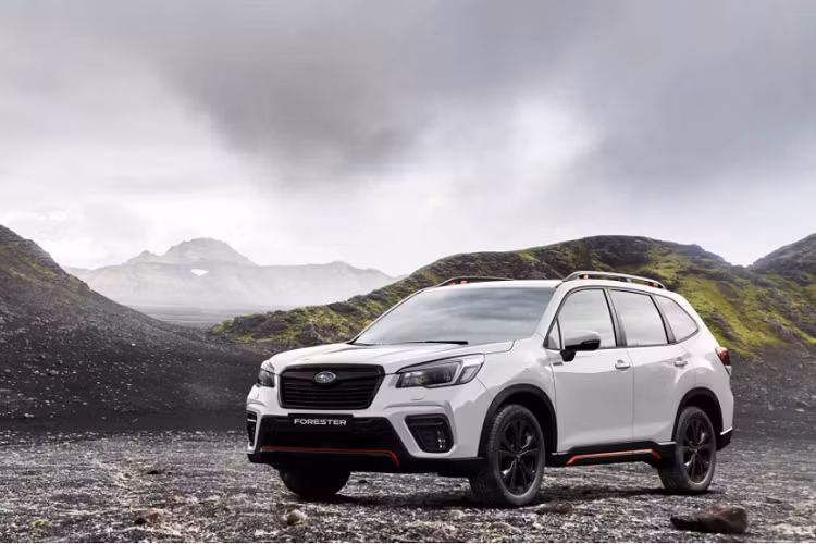 Subaru Forester bản đặc biệt được trang bị động cơ boxer hybrid nhẹ 2.0L sản sinh công suất 148 mã lực và mô-men xoắn 194 Nm, kết hợp với hộp số CVT và hệ dẫn động bốn bánh toàn thời gian AWD.