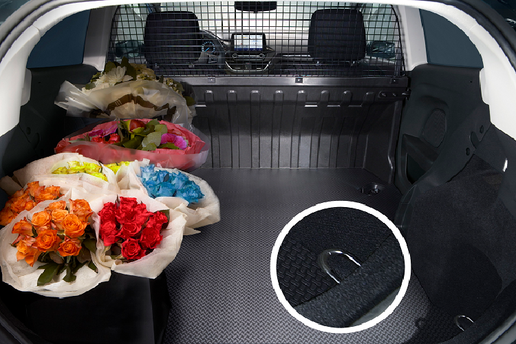 Hệ truyền động EcoBoost Hybrid tạo ra 2 mức công suất tối đa là 122 mã lực và 153 mã lực cùng mô-men xoắn cực đại 240 Nm. Theo hãng Ford, hệ truyền động này cho phép Ford Fiesta Ecoboost Hybrid 2020 bản mạnh 122 mã lực chỉ tiêu thụ lượng xăng trung bình 4,5 lít/100 km.