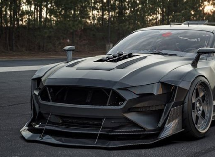 Những trang bị cho siêu xe Ford Mustang S500 hàng khủng này có thể kể tới như bộ cản trước tích hợp thanh lip cỡ lớn và nhô dài, các ống nạp khí trên nắp capo, nhiều bộ vòm bánh xe phình to cũng như khu vực đuôi giống hệt một mẫu “ôtô phản lực”.