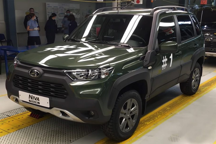 Phiên bản hiện đại của mẫu xe này được bán ra thị trường dưới cái tên Chevrolet Niva hay Lada Niva II cho đến năm 2020 khi tập đoàn GM rút chân khỏi liên doanh này và bán 50% cổ phần cho AvtoVAZ. Do đó, ở phiên bản 2021, mẫu xe việt dã của Nga được gọi bằng cái tên Lada Niva Travel 2021 mới.