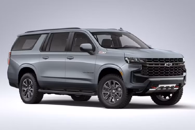 Bên cạnh đó, chiếc SUV cỡ lớn cao cấp của Chevrolet cũng đi kèm hệ thống hỗ trợ leo dốc Hill Descent Control - tính năng này không có trên bản LT thấp hơn. Về diện mạo, Suburban Z71 cũng dễ dàng được phân biệt nhờ mặt trước nổi bật hơn, đáng chú ý nhất là lưới tản nhiệt tùy chỉnh, móc kéo ở hai đầu đều sơn đỏ và các bánh xe mới được trang bị lốp xe mọi địa hình BF Goodrich.