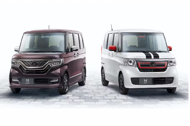 Honda N-Box ra mắt lần đầu ở Nhật từ năm 2011. Đến năm 2017 thì N-Box ra mắt thế hệ thứ 2. Kể từ khi ra mắt, N-Box đã chính thức trở thành mẫu xe thành công nhất của Honda tại thị trường nội địa. Bởi từ 2011 đến nay, nó đều đứng top 1 mẫu xe bán chạy nhất.
