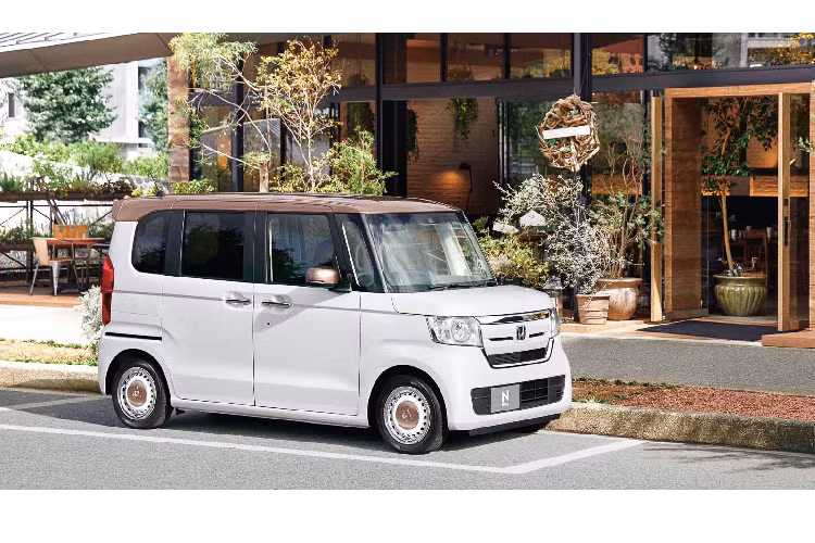 Nhật Bản là một trong những quốc gia mạnh trong ngành công nghiệp ôtô. Tuy nhiên, dù có thể tạo ra những mẫu xe thể thao, những chiếc siêu xe hay những chiếc MPV khổng lồ xa xỉ... nhưng tại thị trường nội địa, những hãng xe Nhật lại chỉ trung thành với những chiếc xe Kei car Honda N-Box, vì mẫu xe khác không có "đất sống".