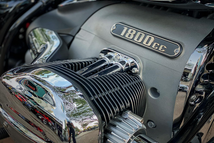 Mặc dù BMW R18 First Edition có mức công suất thấp hơn đáng kể so với R nineT (110 mã lực), nhưng BMW Motorrad vốn thiết kế R 18 tập trung vào thông số mô-men xoắn, mang lại khả năng tăng tốc tối ưu nhất. BMW R18 sử dụng động cơ Boxer với dung tích 1802cc, làm mát bằng không khí.