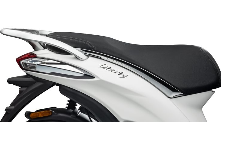 Piaggio Liberty 50cc được trang bị phanh đĩa bánh trước. Hệ thống phanh sử dụng đĩa phanh thép đường kính 240 mm ở bánh trước và phanh tang trống đường kính 140 mm ở bánh sau.