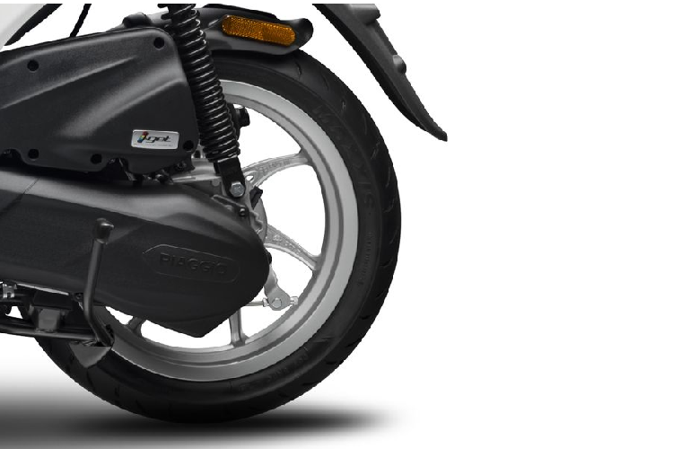 "Chúng tôi rất vui mừng được ra mắt Liberty 50cc mới là mẫu xe trang bị động cơ 50cc đầu tiên của tập đoàn Piaggio tại Việt Nam. Trong suốt chiều dài lịch sử phát triển, Tập đoàn Piaggio đã đóng vai trò tiên phong dẫn đầu châu Âu trong phân khúc xe tay ga động cơ 50cc." Ông Mickeal Orain, Giám đốc phụ trách thị trường Việt Nam của Piaggio chia sẻ .