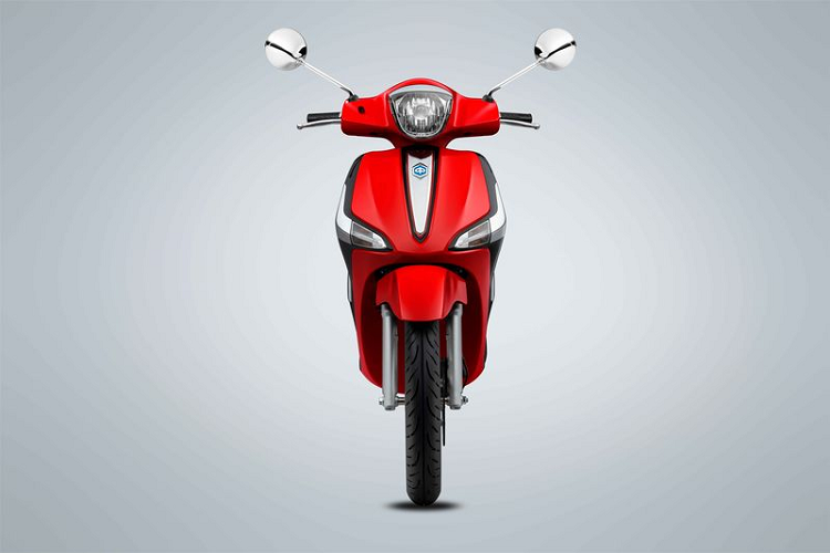 Mới đây, Piaggio Việt Nam đã bất ngờ giới thiệu mẫu xe tay ga cao cấp Liberty phiên bản 50cc tới công chúng trong nước. So với phiên bản 125cc, phiên bản Piaggio Liberty 50cc mới không có quá nhiều sự khác biệt về thiết kế. Điểm thay đổi chủ yếu nằm ở động cơ 3 van với thể tích xy-lanh chỉ 50cc lần đầu tiên được áp dụng.