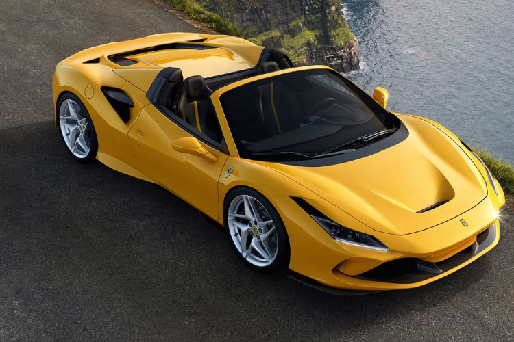 Đối với thị trường Ý, giá xe Ferrari F8 Spider 2020 được công bố ở mức 262.000 Euro (khoảng 7,15 tỷ đồng), cao hơn 26.000 Euro (khoảng 710 triệu đồng) so với phiên bản coupe F8 Tributo. Tính đến thời điểm hiện tại, siêu phẩm Ferrari F8 Spider 2020 đã chính thức ‘chào sân’ Đông Nam Á với Malaysia là thị trường đầu tiên trong khu vực, tiếp đến là Thái Lan.