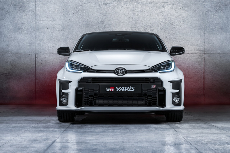 Mặc dù nhìn từ quan điểm kỹ thuật, GR Yaris Cross có thể sẽ đòi hỏi khá nhiều công đoạn, vì thế việc đưa biến thể này vào dây chuyền sản xuất sẽ không phải chuyện “một sớm, một chiều”.