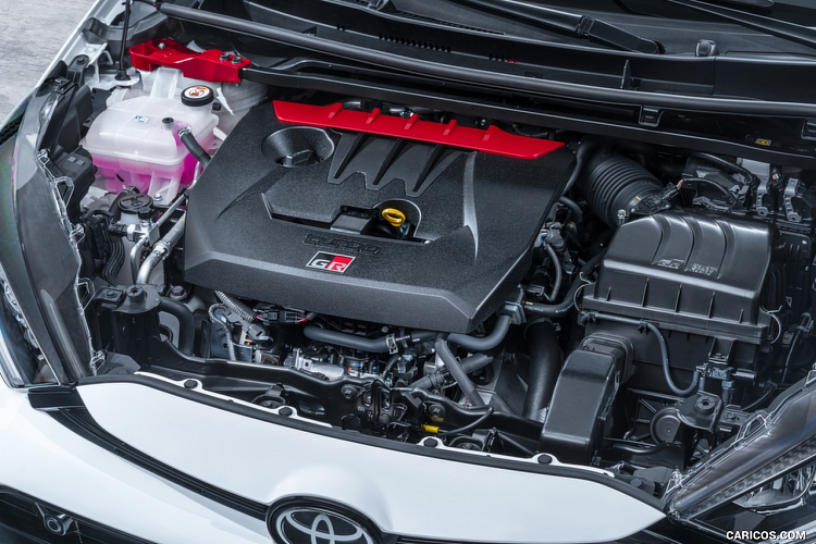 KDesignAG cũng cung cấp cái nhìn toàn vẹn hơn với hai kiểu dáng thân xe, 3 và 5 cửa. Dàn chân được hoàn thiện với bộ mâm xe đa chấu thể thao hơn, nổi bật với kẹp phanh đỏ bên trong.