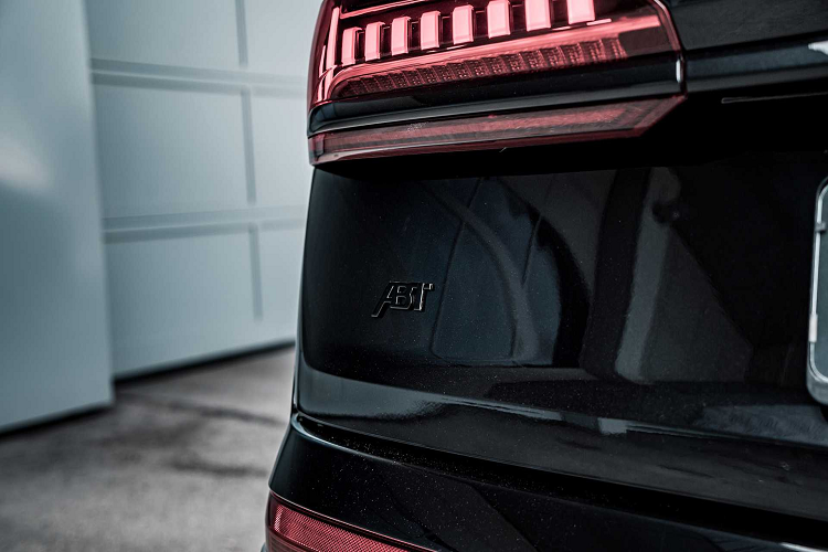 Động cơ diesel cũng thuộc loại tăng áp kép và có khả năng sản sinh công suất 429 mã lực và mô-men xoắn 900 Nm. Tuy nhiên, khi qua tay hãng độ ABT Tuning, chiếc xe đã được nâng cấp lên 503 mã lực và mô-men xoắn 969 Nm.