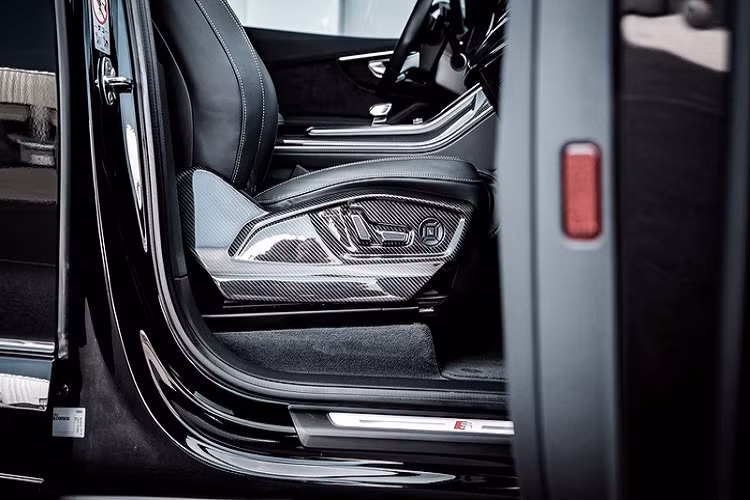 Có thể gói, gói nâng cấp này đem đến cho chiếc xe một vẻ ngoài khác biệt nhưng không biến đổi quá nhiều, vẫn giữ lại những nét đẹp nguyên bản của của mẫu SUV hạng sang Audi SQ7.