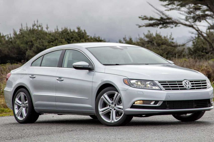  10. Volkswagen CC 2014: Giá 8.904 - 10.883 USDVolkswagen CC là cái tên cuối cùng trong danh sách 10 mẫu sedan hạng sang cũ đáng cân nhắc trong tầm giá 10.000 USD. Tại thị trường Mỹ, xe có tùy chọn động cơ tăng áp 2.0L 4 xi lanh và động cơ VR6 3.6L. Phiên bản đời 2014 hiện có giá vào khoảng 10.000 USD trên thị trường.