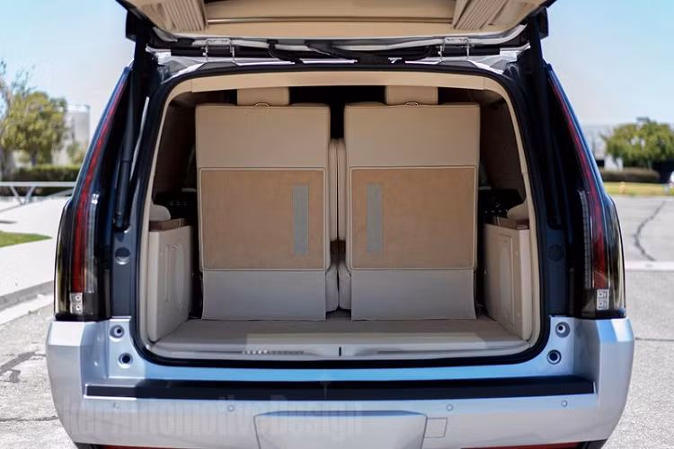 Hàng ghế VIP trên chiếc Cadillac ESV của Brady được thiết kế theo phong cách hàng không và hoàn thiện bằng chất liệu gỗ bóng cao cấp. Chiếc xe còn được trang bị một bộ định tuyến dữ liệu di động cao cấp và hầu hết các chi tiết trong khoang cabin đều được bọc bằng da sang trọng.