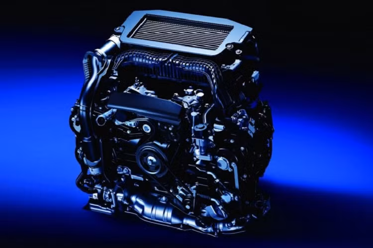 Trước đây, Subaru Forester chỉ có một loại động cơ là máy xăng Boxer 4 xi-lanh, dung tích 2,5 lít với công suất tối đa 182 mã lực và mô-men xoắn cực đại 239 Nm. Như vậy, máy xăng tăng áp mới có công suất thấp hơn nhưng mô-men xoắn cao hơn nhiều so với loại 2.5L của bản thường.