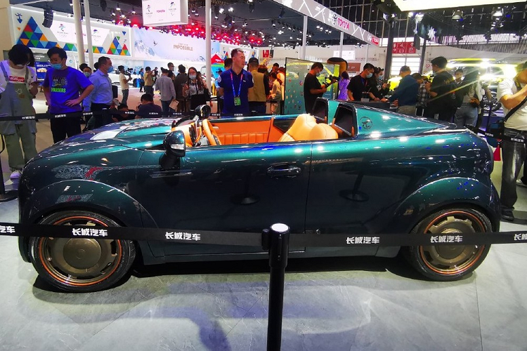 Thật đáng tiếc khi Black Cat Speedster chạy điện chỉ là một mẫu concept và chắc chắn ORA cũng không đủ điên đến độ đưa nó vào sản phẩm, nhưng sự thực thì ai mà biết được. Tuy nhiên nếu có được đưa vào sản xuất, chiếc xe này sẽ phải bổ sung thêm nhiều trang bị để đảm bảo tính an toàn trên đường phố, và nếu thế thì nó lại không gây được ấn tượng như ở đây nữa.