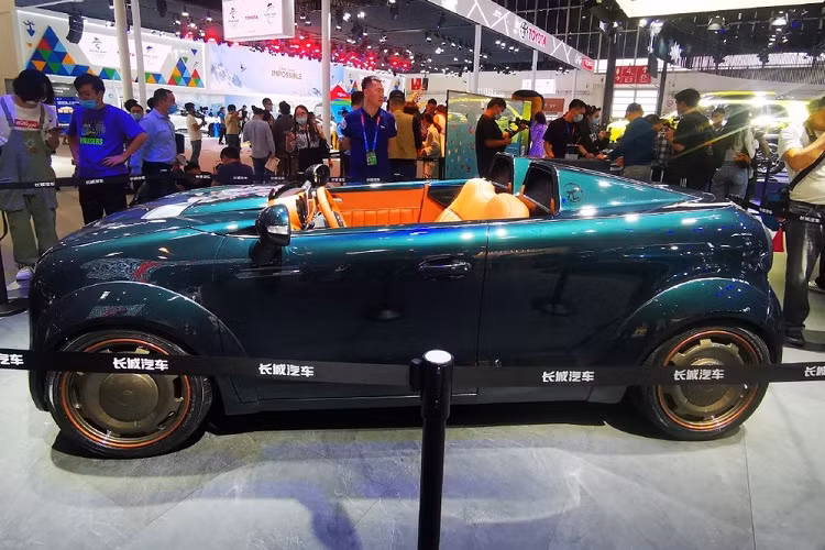 Thật đáng tiếc khi Black Cat Speedster chạy điện chỉ là một mẫu concept và chắc chắn ORA cũng không đủ điên đến độ đưa nó vào sản phẩm, nhưng sự thực thì ai mà biết được. Tuy nhiên nếu có được đưa vào sản xuất, chiếc xe này sẽ phải bổ sung thêm nhiều trang bị để đảm bảo tính an toàn trên đường phố, và nếu thế thì nó lại không gây được ấn tượng như ở đây nữa.