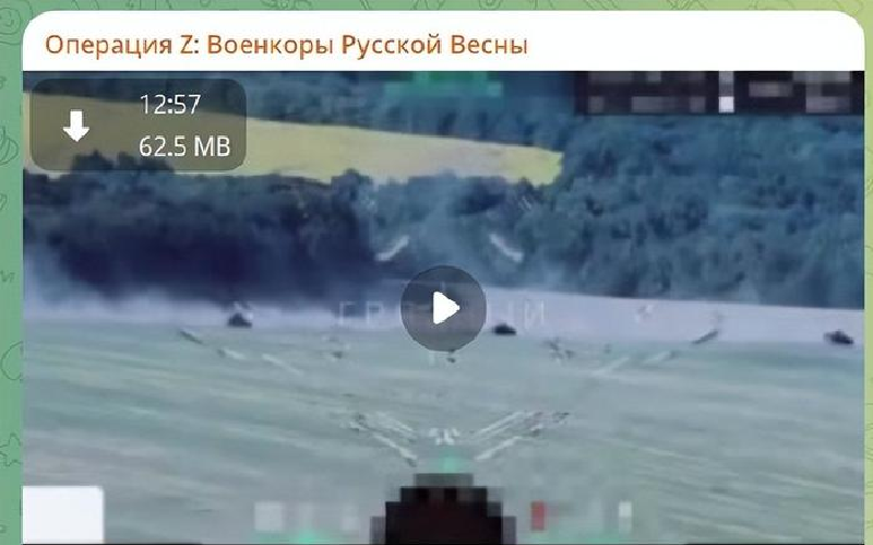 Điều đáng nói là một đoạn video dài 13 phút được tung lên mạng cho thấy Lữ đoàn 810 của Nga đã đạt được thành tích cực kỳ ấn tượng tại đây khi sử dụng 2 xe bọc thép chở quân BTR-82A phục kích một nhóm thuộc Lữ đoàn tấn công đường không số 82 của Quân đội Ukraine gồm 19 xe bọc thép chiến thuật, gần như phá hủy hoàn toàn đoàn xe này. Ảnh: Sina.