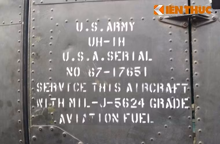 Chiếc trực thăng UH-1 đặt ở Bảo tàng Lịch sử Quân sự thuộc biến thể UH-1H (serial xuất xưởng 67-17651) bắt đầu được sản xuất từ năm 1967. Đây cũng là biến thể được sản xuất nhiều nhất (5.435 chiếc), và được xem là đại diện cho cả dòng trực thăng UH-1.