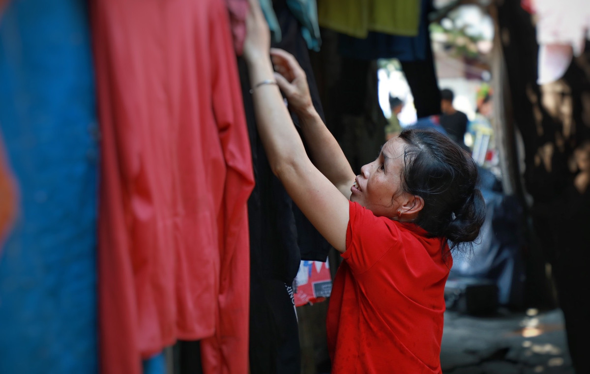 Nhiều người thay vì làm ngày đã phải chuyển sang làm đêm để tránh cái nắng của mùa hè.