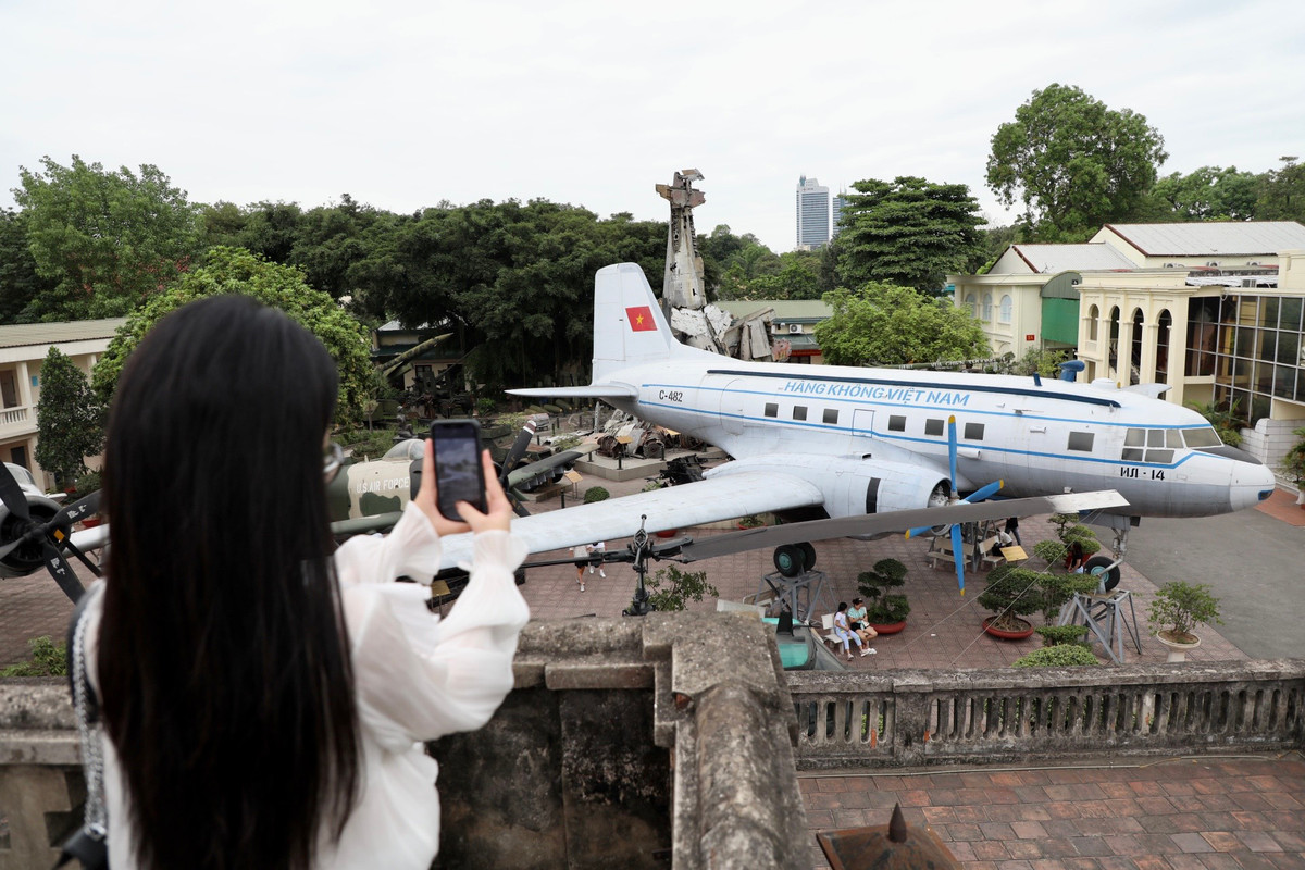 Chiếc chuyên cơ đặc biệt này đã thu hút sự quan tâm của đông đảo du khách.