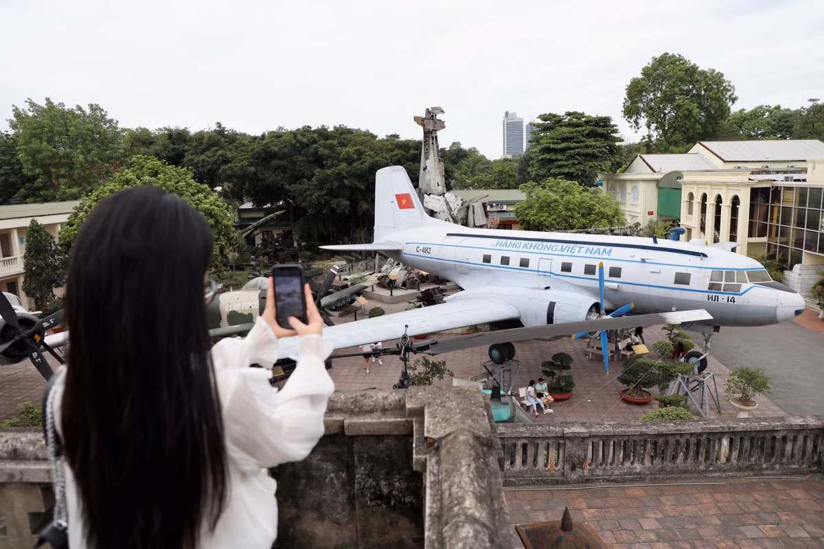 Chiếc chuyên cơ đặc biệt này đã thu hút sự quan tâm của đông đảo du khách.